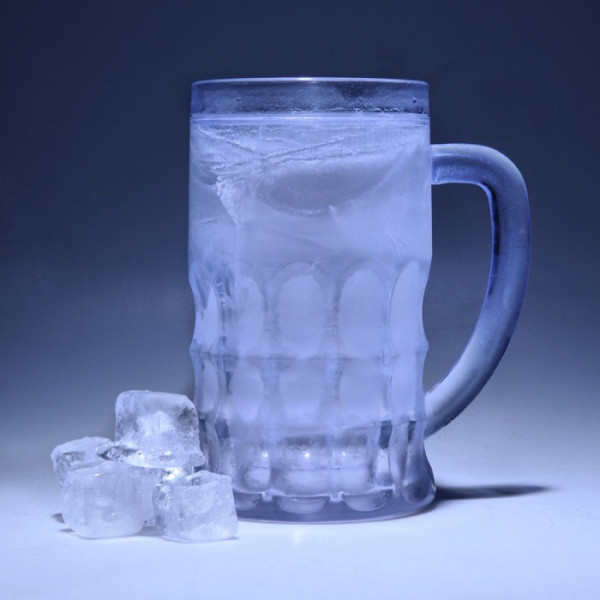 Cană de bere cu gheață acrilică, 650 ml. Cană de bere cu gheață acrilică, 650 ml.