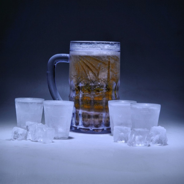 Cană de bere cu gheață acrilică, 650 ml. Cană de bere cu gheață acrilică, 650 ml.