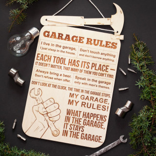 Placă din lemn gravată "Garage rules" (anglų kalba)