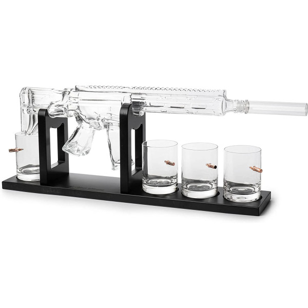Decantor în formă de armă cu suport și set de 4 pahare "AR-15" Decantor în formă de armă cu suport și set de 4 pahare "AR-15"