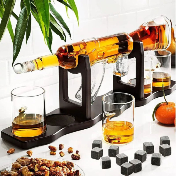 Decantor cu suport și set de 4 pahare "MITRALIERĂ AK-47"