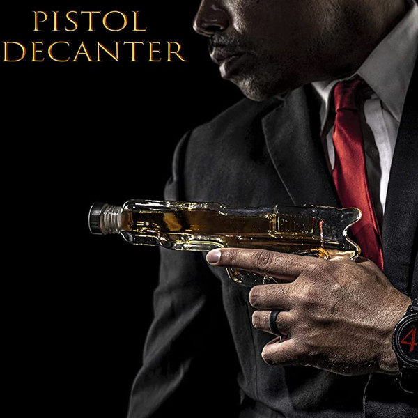Decantor în formă de pistol și set de 2 pahare de shot Decantor în formă de pistol și set de 2 pahare de shot