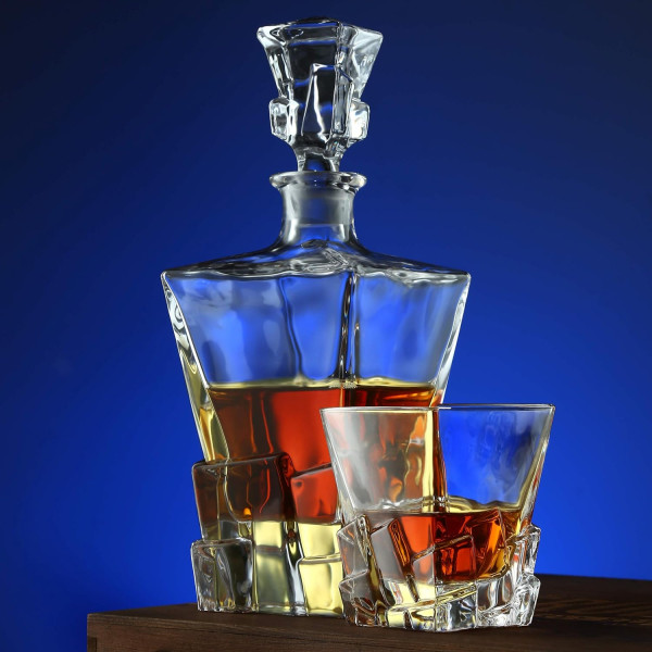Set de whisky într-o cutie de lemn "ELIXIR" cu inițiala numelui dvs