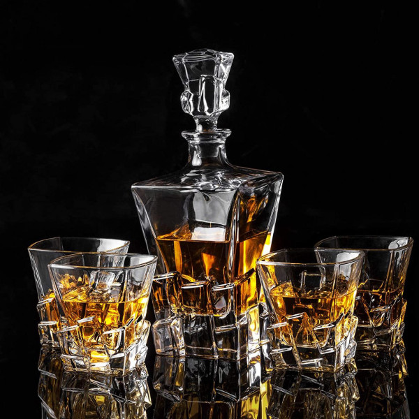 Set de whisky într-o cutie de lemn "ELIXIR" cu inițiala numelui dvs