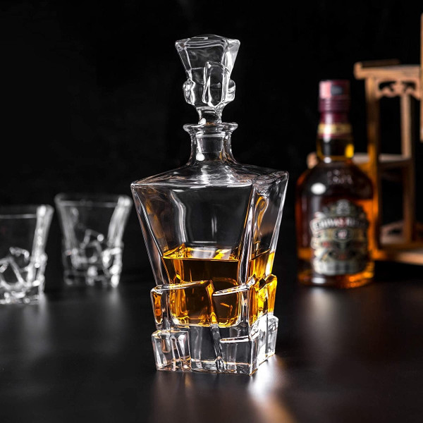 Set de whisky într-o cutie de lemn "ELIXIR" cu inițiala numelui dvs