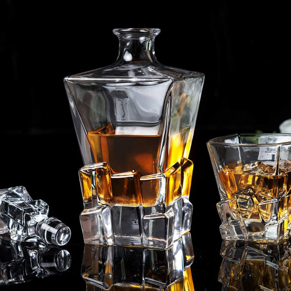 Set de whisky într-o cutie de lemn "ELIXIR" cu inițiala numelui dvs