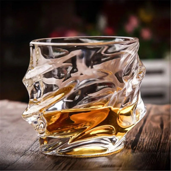 Pahar de whisky „ELEGANȚĂ OPULENTĂ” Pahar de whisky „ELEGANȚĂ OPULENTĂ”