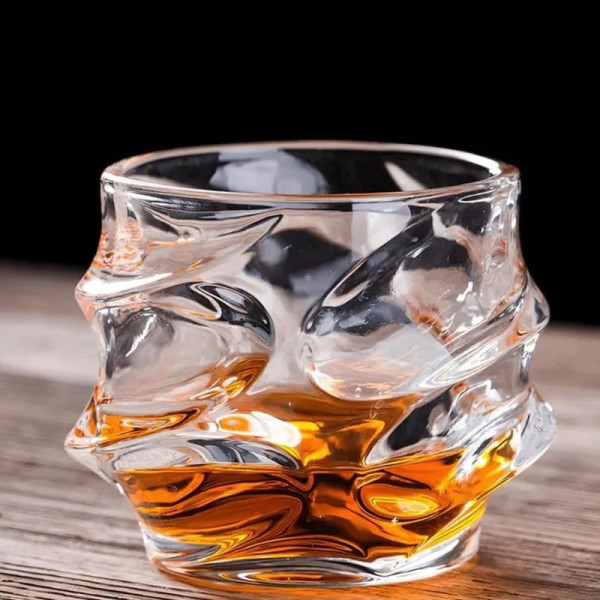 Pahar de whisky „ELEGANȚĂ OPULENTĂ” Pahar de whisky „ELEGANȚĂ OPULENTĂ”