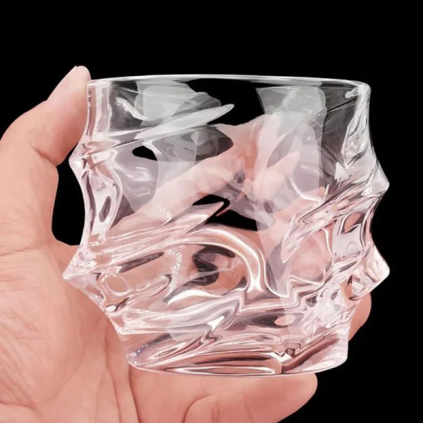 Pahar de whisky „ELEGANȚĂ OPULENTĂ” Pahar de whisky „ELEGANȚĂ OPULENTĂ”
