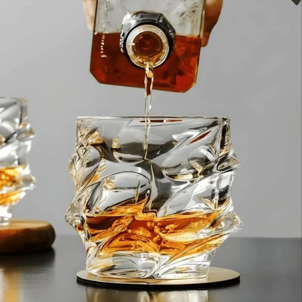 Pahar de whisky „ELEGANȚĂ OPULENTĂ” Pahar de whisky „ELEGANȚĂ OPULENTĂ”