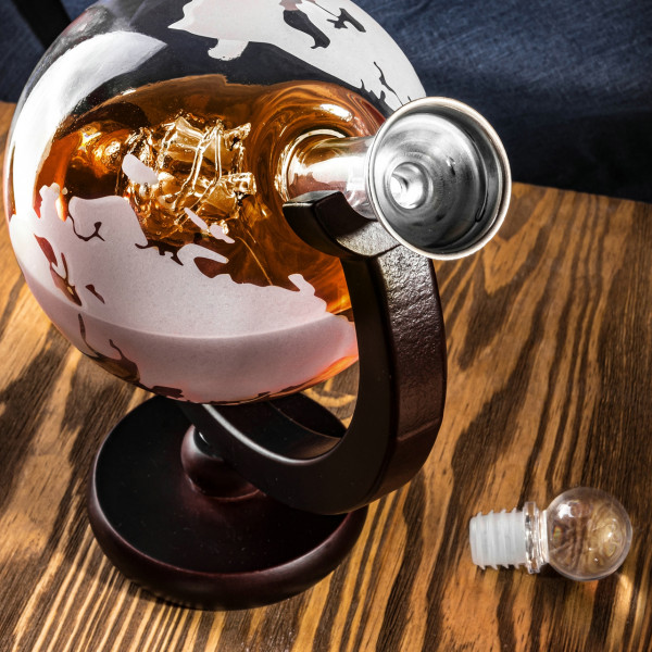 Carafă în formă de glob cu 2 pahare DELUXE