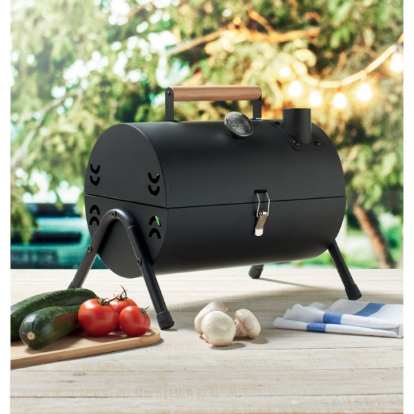 Grill BBQ portabil cu coș de fum și indicator de temperatură Grill BBQ portabil cu coș de fum și indicator de temperatură