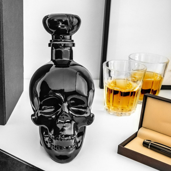 Carafă neagră în formă de craniu (750ml)