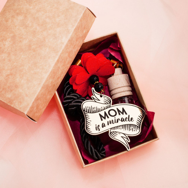 Parfum de mașină "MOM is a miracle" Parfum de mașină "MOM is a miracle"