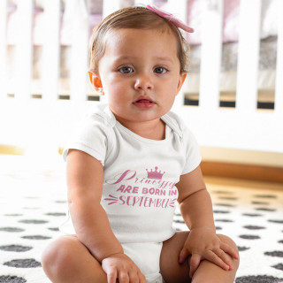 Salopetă pentru copii "Princesses are born in" cu lună schimbabilă