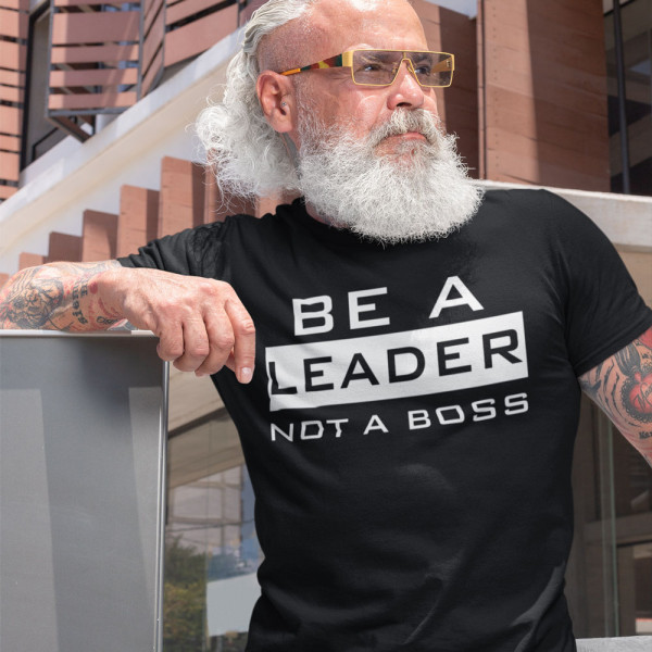 Tricouri "Be a leader"