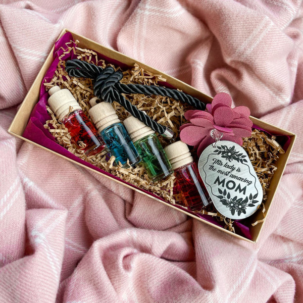 Set de parfumuri pentru mașină "Amazing MOM" Set de parfumuri pentru mașină "Amazing MOM"