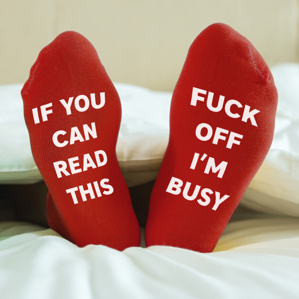 Șosete cu imprimare pe tălpi "Fuck off, I'm busy"
