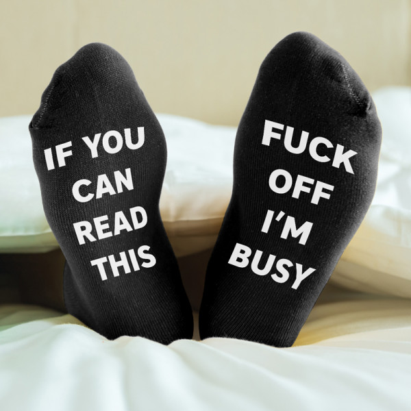 Șosete cu imprimare pe tălpi "Fuck off, I'm busy"