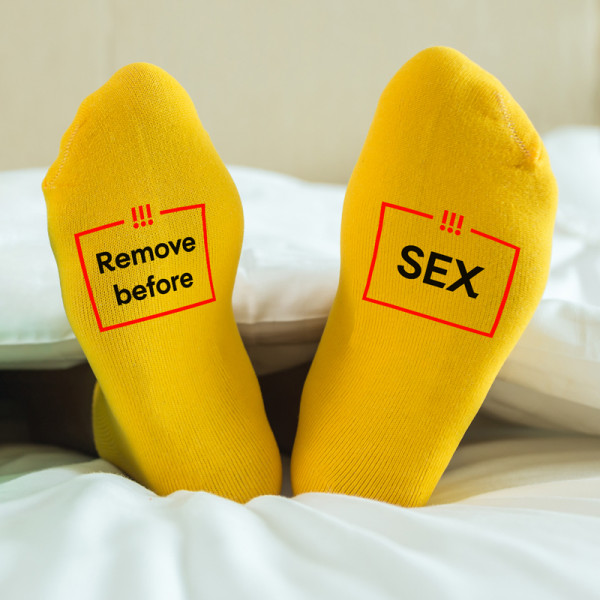 Șosete cu imprimare pe tălpi "Remove before sex" Șosete cu imprimare pe tălpi "Remove before sex"