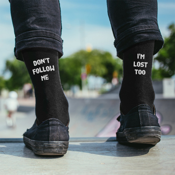 Șosete cu imprimeu pe spate "Don't follow me"
