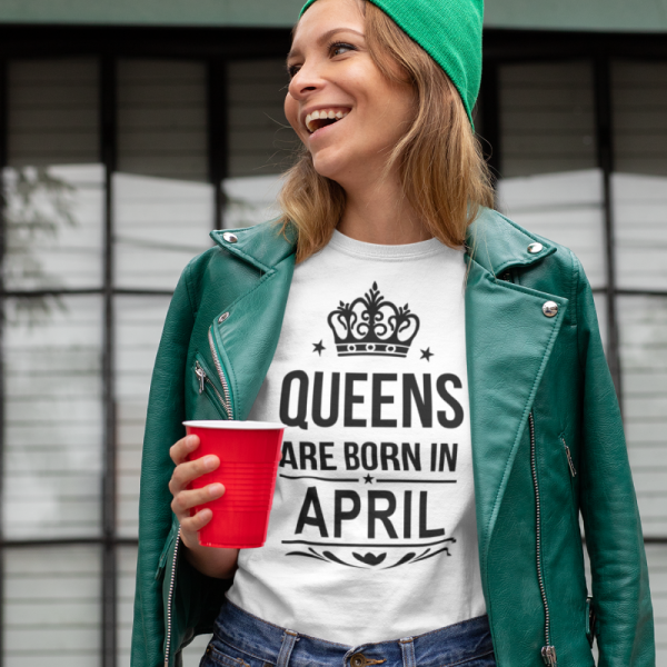 Tricouri pentru femei "Queens are born" cu luna selectată