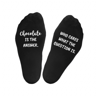 Șosete de damă cu imprimeu pe talpă „Chocolate is the answer“