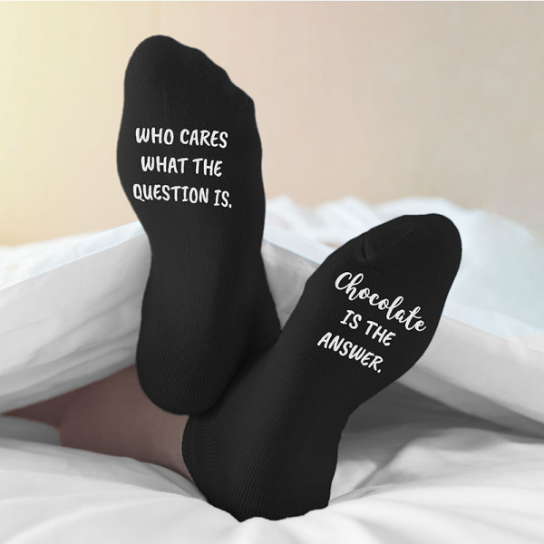Șosete de damă cu imprimeu pe talpă „Chocolate is the answer“ Șosete de damă cu imprimeu pe talpă „Chocolate is the answer“