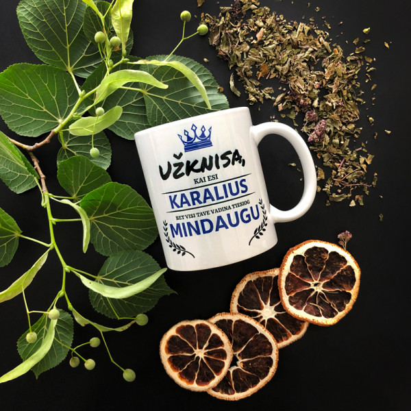 Puodelis "Užknisa, kai esi karalius'' su Jūsų pasirinktu vardu Puodelis "Užknisa, kai esi karalius'' su Jūsų pasirinktu vardu