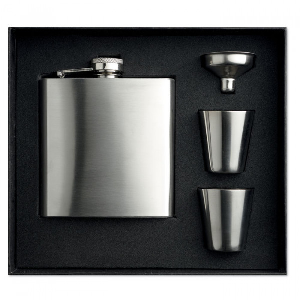Set flască cu pahare și pâlnie „ALBYN” (180 ml) (cu opțiune de gravură pentru o taxă suplimentară) Set flască cu pahare și pâlnie „ALBYN” (180 ml) (cu opțiune de gravură pentru o taxă suplimentară)