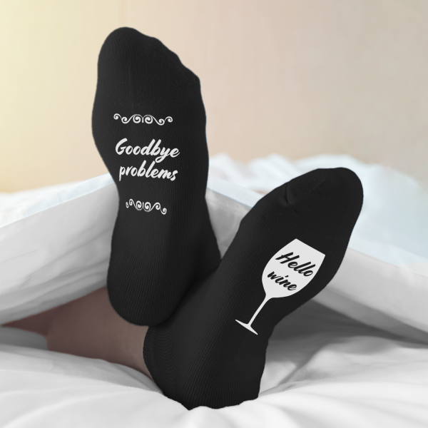 Șosete cu imprimare pe tălpi "Hello wine - Goodbye problems" Șosete cu imprimare pe tălpi "Hello wine - Goodbye problems"