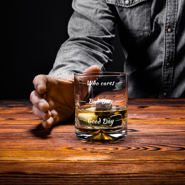 Pahar de whisky "Who Cares"