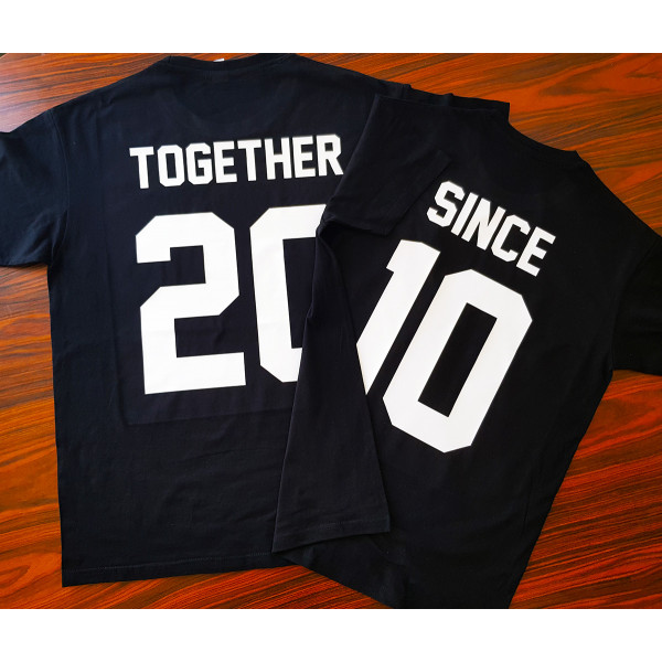 Set de tricouri "Together Since" su pasirinktais metais Set de tricouri "Together Since" su pasirinktais metais
