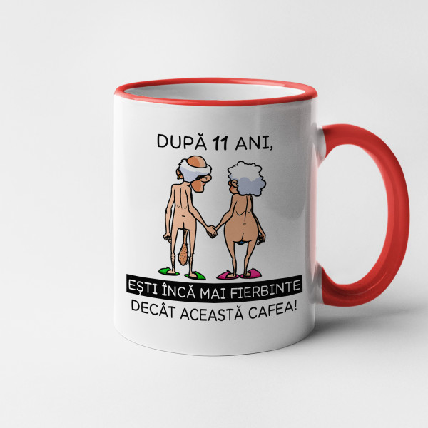 Cană "Ea este mai fierbinte decât această cafea" cu anul selectat Cană "Ea este mai fierbinte decât această cafea" cu anul selectat