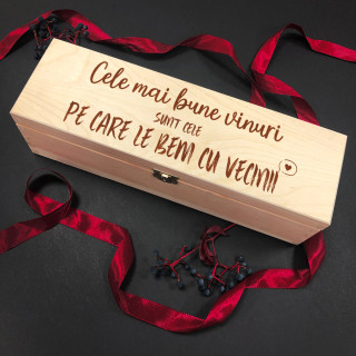 Cutie pentru sticle din lemn "Cele mai bune vinuri sunt cele pe care le bem cu vecinii"