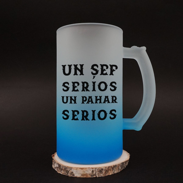 Halbă de bere "Un șef serios, un pahar serios" Halbă de bere "Un șef serios, un pahar serios"