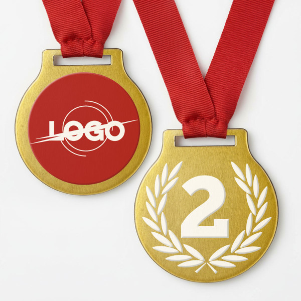 Medalie metalică cu numărul ales de tine și un logo pe cealaltă parte