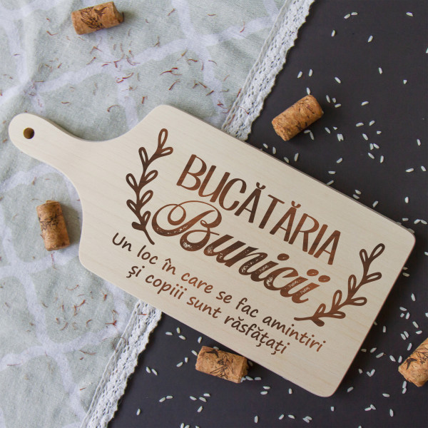 Placă de tăiat cu mâner "Bucătăria bunicii" (35cm) Placă de tăiat cu mâner "Bucătăria bunicii" (35cm)