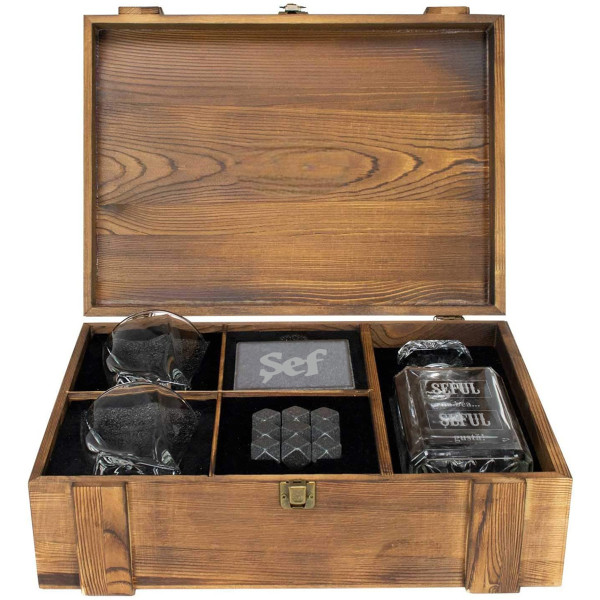 Set de whisky în cutie de lemn "TORNADO - pentru cel mai bun șef" Set de whisky în cutie de lemn "TORNADO - pentru cel mai bun șef"
