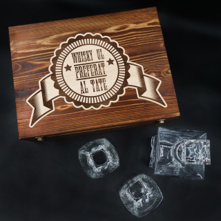 Set de whisky într-o cutie de lemn "ELIXIR - whisky-ul preferat al tatei"