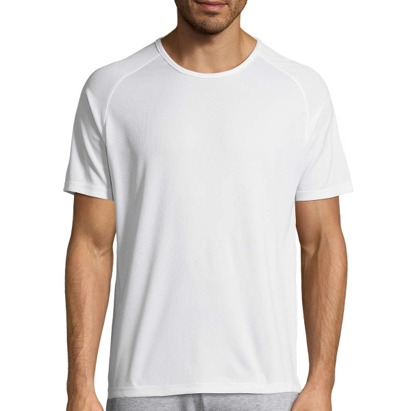 Un tricou sport cu croială uscată fără imprimeu