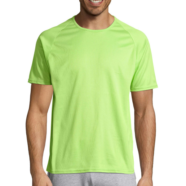 Un tricou sport cu croială uscată fără imprimeu