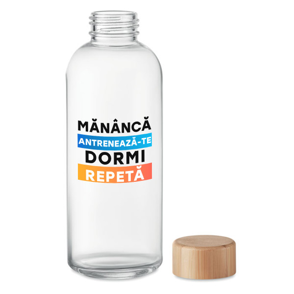 Sticlă de apă din sticlă "Mănâncă, Antrenează-te, Dormi, Repetă" (650ml) Sticlă de apă din sticlă "Mănâncă, Antrenează-te, Dormi, Repetă" (650ml)