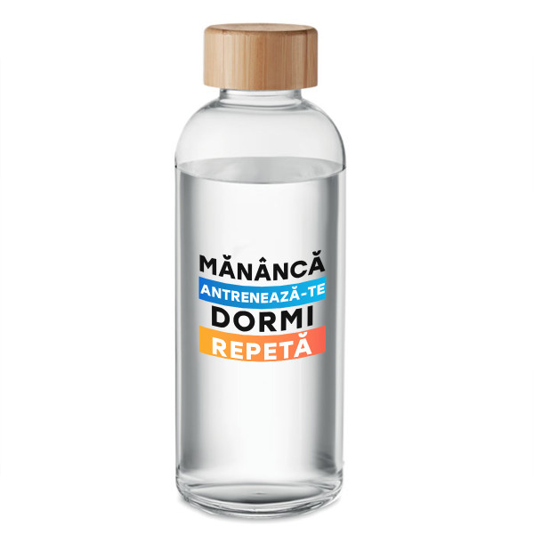 Sticlă de apă din sticlă "Mănâncă, Antrenează-te, Dormi, Repetă" (650ml) Sticlă de apă din sticlă "Mănâncă, Antrenează-te, Dormi, Repetă" (650ml)