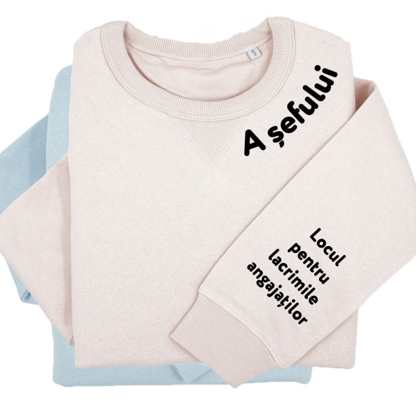 Tricou pastel „Sully” pentru femei "A șefului - pentru lacrimile angajațilors" cu imprimare pe mânecă Tricou pastel „Sully” pentru femei "A șefului - pentru lacrimile angajațilors" cu imprimare pe mânecă