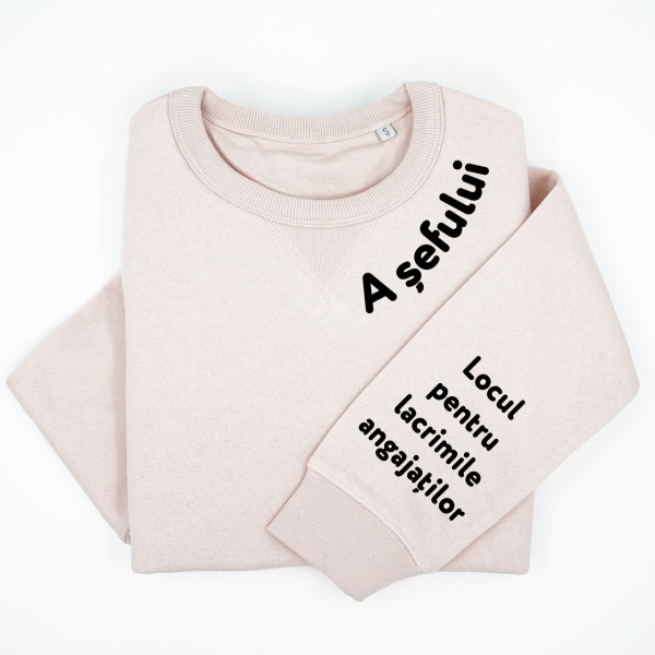 Tricou pastel „Sully” pentru femei "A șefului - pentru lacrimile angajațilors" cu imprimare pe mânecă Tricou pastel „Sully” pentru femei "A șefului - pentru lacrimile angajațilors" cu imprimare pe mânecă