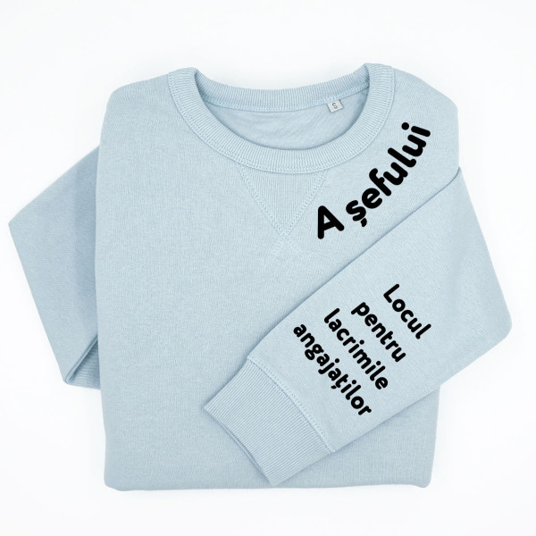 Tricou pastel „Sully” pentru femei "A șefului - pentru lacrimile angajațilors" cu imprimare pe mânecă Tricou pastel „Sully” pentru femei "A șefului - pentru lacrimile angajațilors" cu imprimare pe mânecă