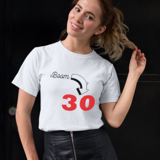 Tricou pentru femei „Boom, este ziua de naștere” cu anul ales de dvs.