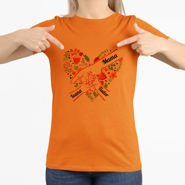 Tricou pentru femei "Inima mamei" cu numele copiilor aleși