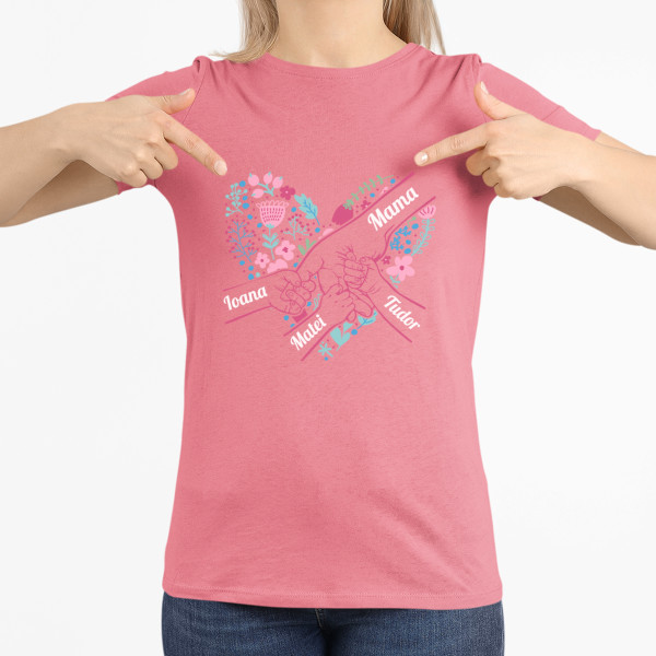 Tricou pentru femei "Inima mamei" cu numele copiilor aleși